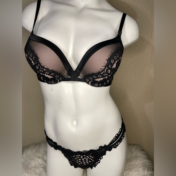 Victoria’s Secret Very Sexy Push Up Bra & Panty Set VS Limited Edition 🆕 - Picture 3 of 15